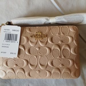 Coach NWT Corner Zip Wristlet MSRP: $98